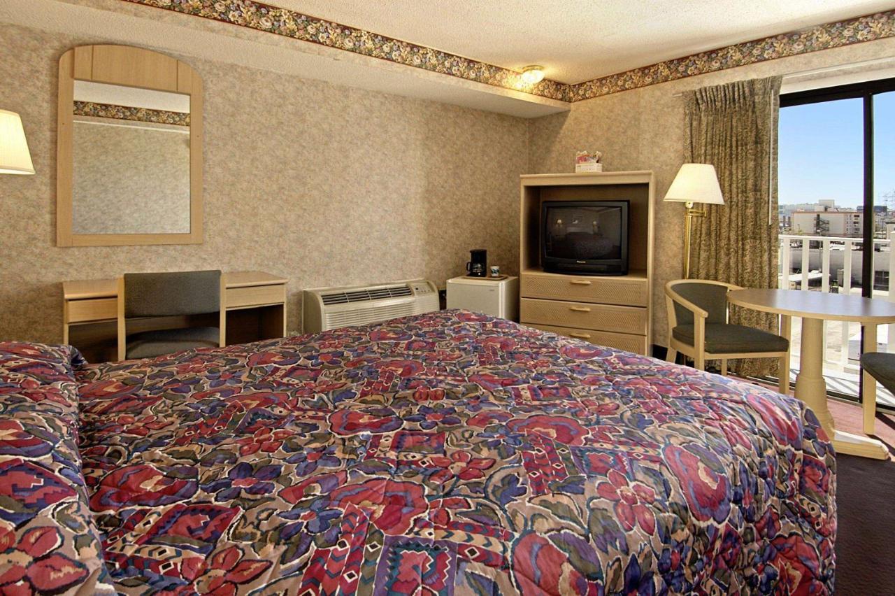 Super 8 By Wyndham Atlantic