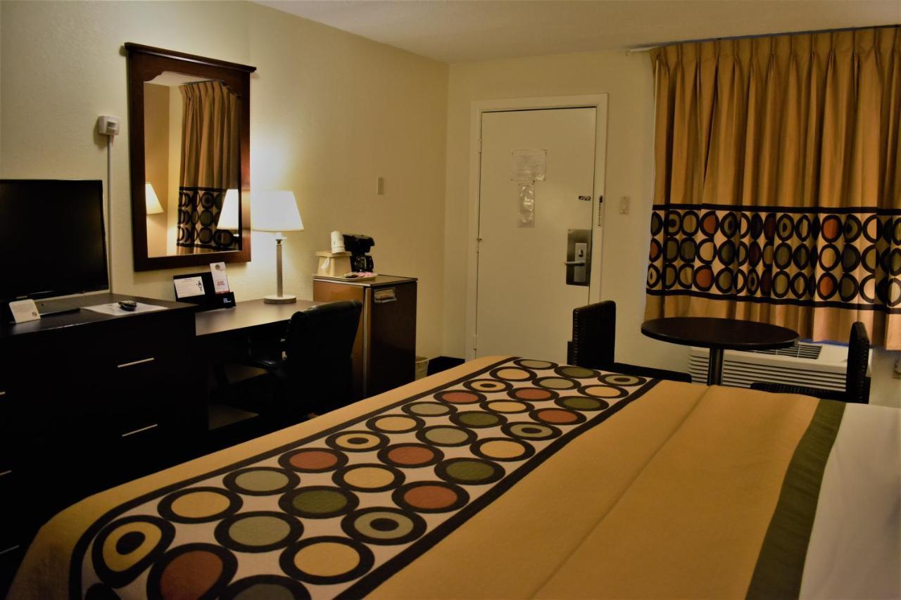 Super 8 By Wyndham Atlantic Motel